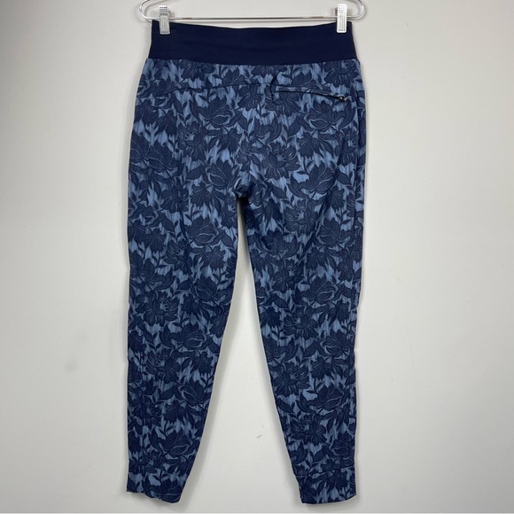 Athleta Trekkie North Jogger 4 Floral Print Blue Pants Travel Hike Loungewear - Picture 6 of 15